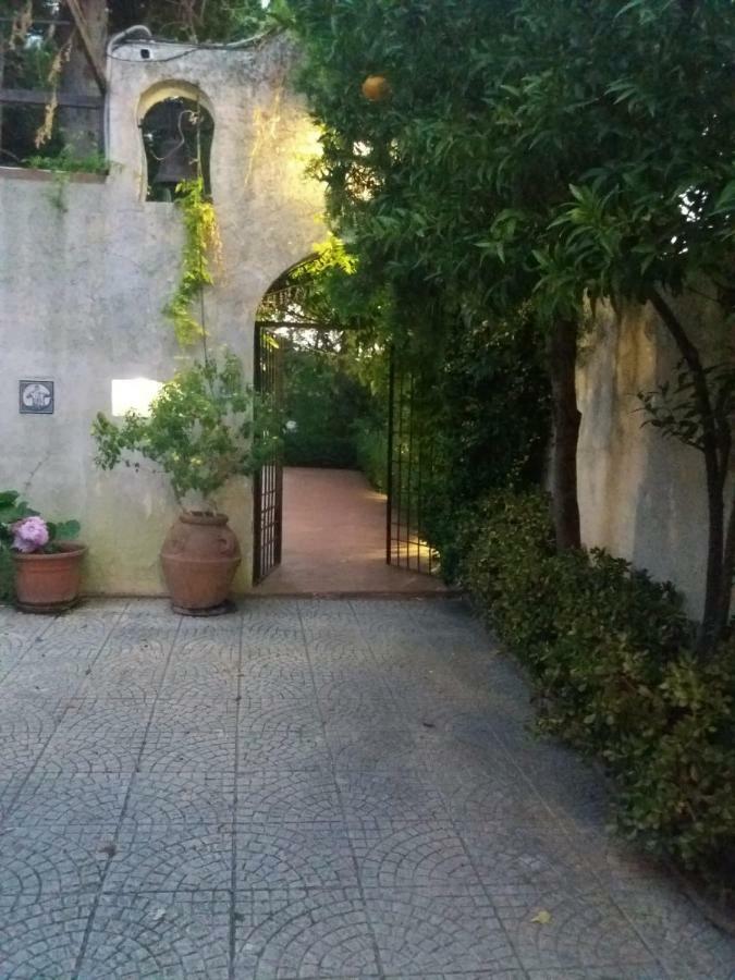 B&B Arechi Salerno Bagian luar foto